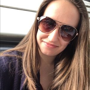 Meet your Posher, Cassandra